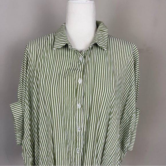BUTTON UP OVERSIZED STRIPED SHORT SLEEVE TOP IN WHITE AND GREEN SIZE SMALL - Picture 6 of 16